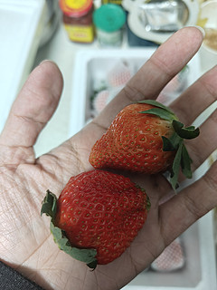 新买的草莓，大个，价格实惠
