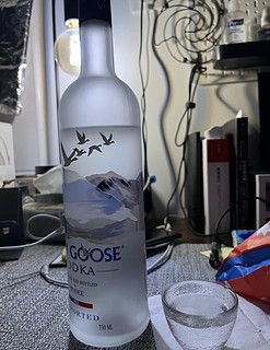 灰雁(Grey Goose) 洋酒  调酒基酒烈酒 伏特加 40度 原味 750ml 