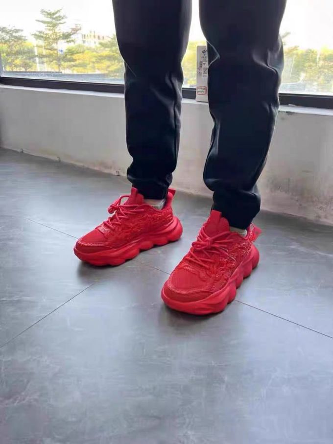 红色鞋子有点帅