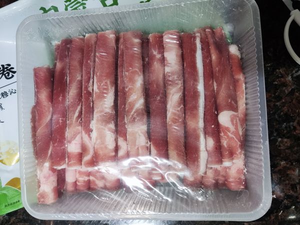 虽然被刺，但喵满分原切羊肉卷还不错的
