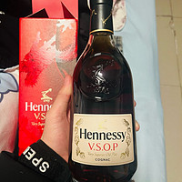 轩尼诗（Hennessy）VSOP 干邑白兰地 法国进口洋酒 700ml 龙年特别版礼盒 年货节送礼