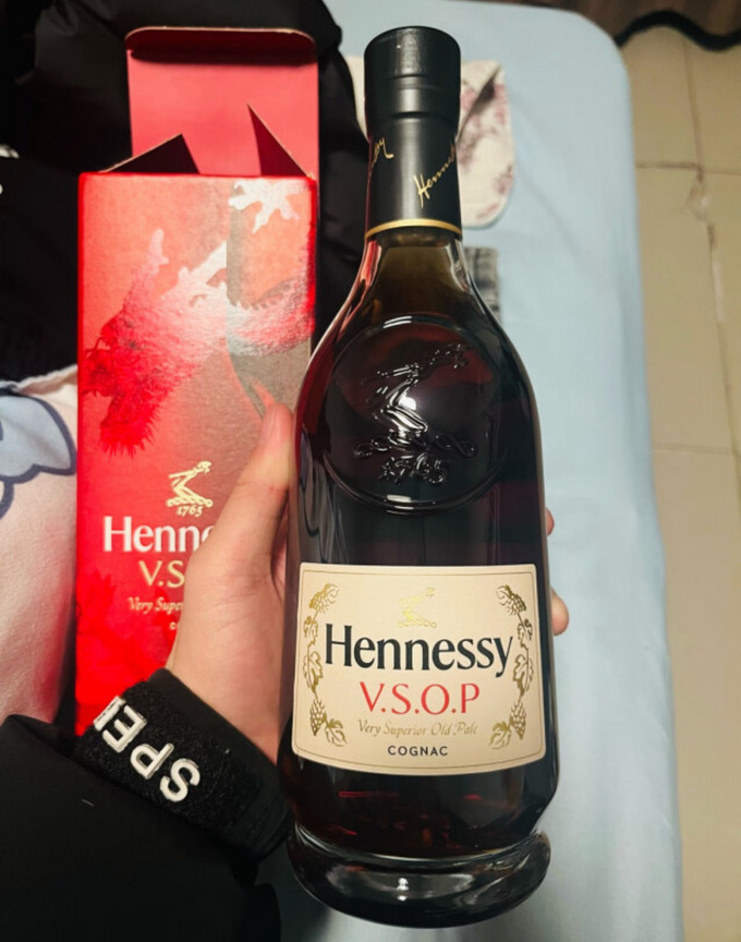 轩尼诗hennessyvsop干邑白兰地法国进口洋酒700ml龙年特别版礼盒年货