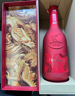 轩尼诗（Hennessy）VSOP 干邑白兰地 法国进口洋酒 700ml 龙年限量版礼盒 年货节送礼
