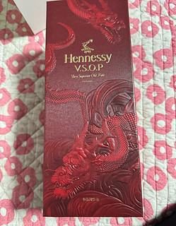轩尼诗（Hennessy）VSOP 干邑白兰地 法国进口洋酒 700ml 龙年限量版礼盒 年货节送礼