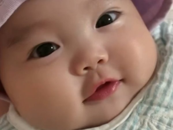 暗示妈妈要吃奶，妈妈装不懂急坏宝宝