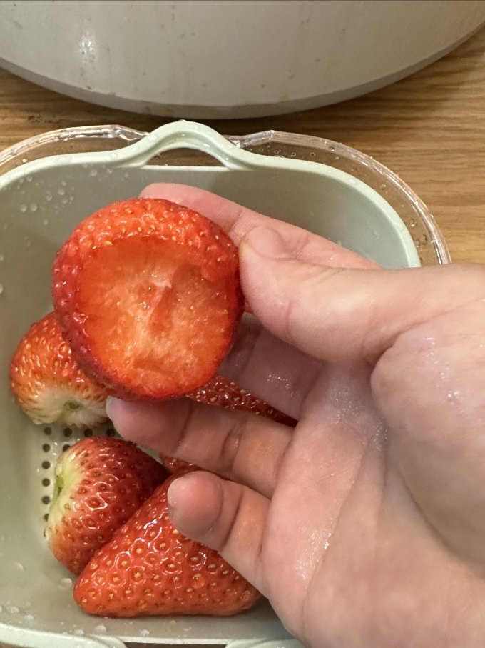 茜货草莓