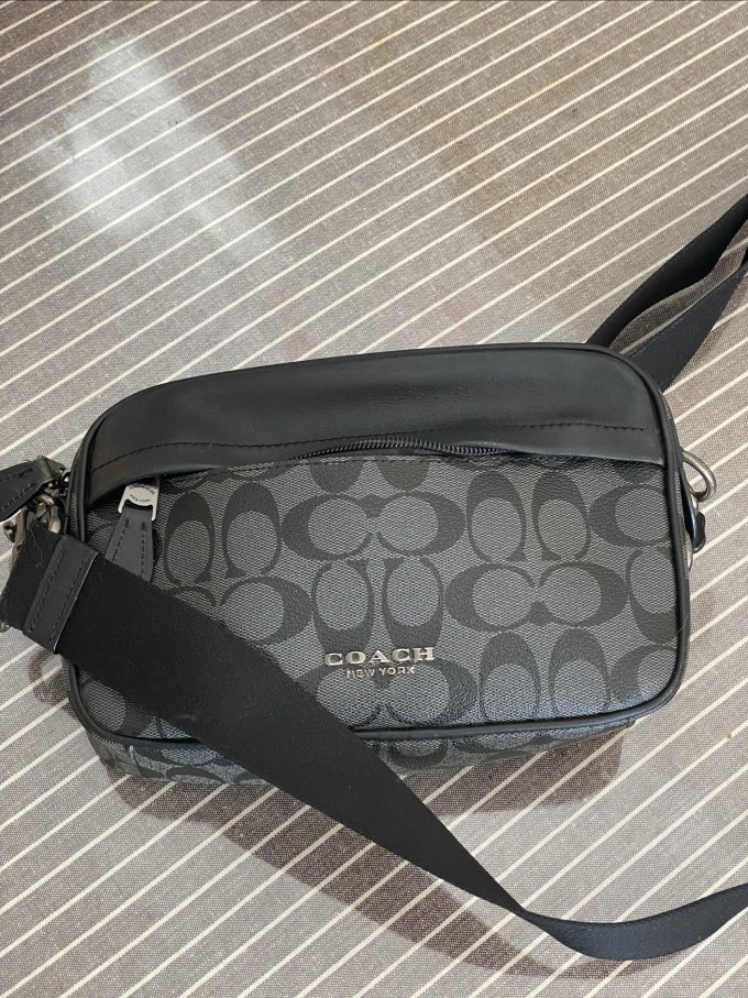 蔻驰男士单肩斜挎包