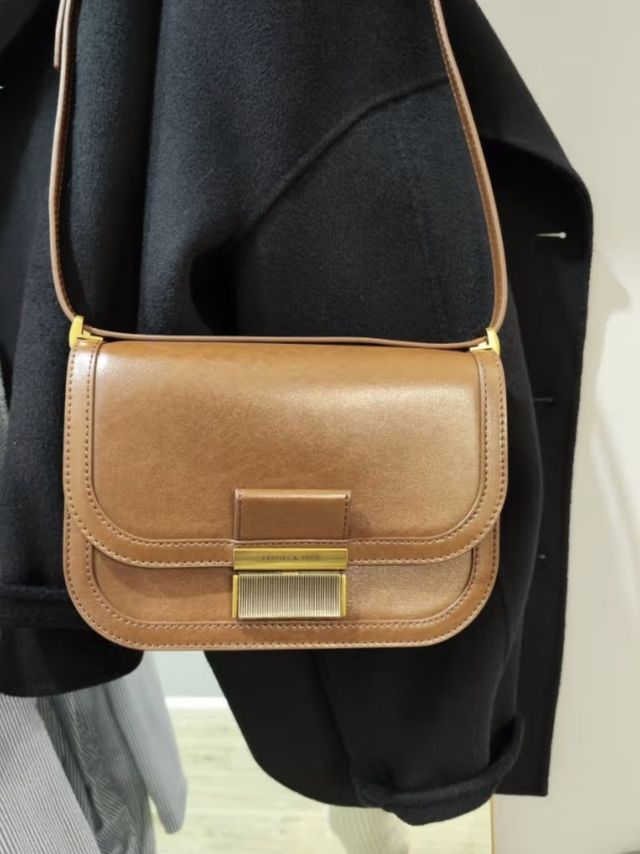 CHARLES&KEITH复古锁扣豆腐包单肩斜挎包包女包情人节礼物送女友CK2