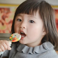 育儿经验分享 篇四十一：从小被禁止吃糖，孩子“报复性补偿”，家长懵了：该怎么管？
