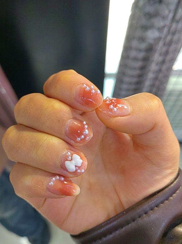 我做了美甲被领导骂了一顿