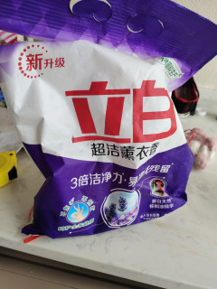 立白洗衣粉，让污渍无处藏身！