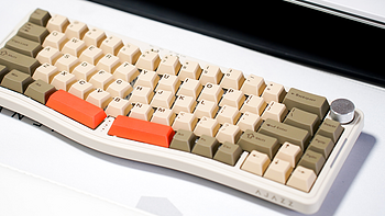 数码好物这里都有 篇二百五十五：超好用的爱丽丝机械键盘找到了！黑爵AKS068 Pro