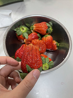 梦芷大凉山奶油草莓