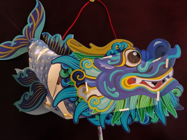 这些手工灯笼都是可以换电池的，而且基本0元购