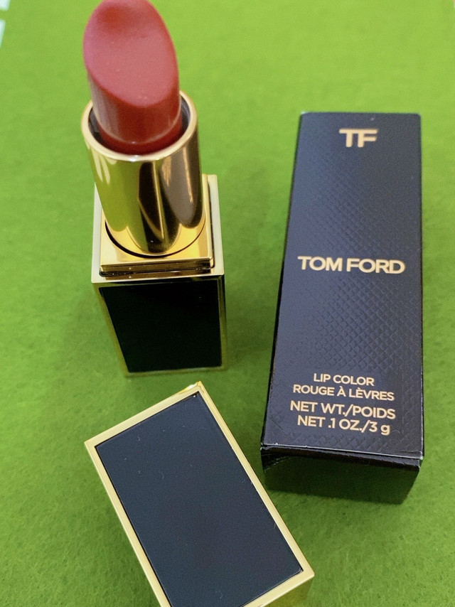 TOMFORD经典黑管奶油斯嘉丽红，陪你红红火火过新年～