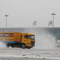 暴雪冻雨叠加！武汉天河机场双跑道关闭 多地航班、高铁取消