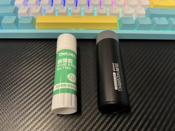 伍尚电动剃须刀