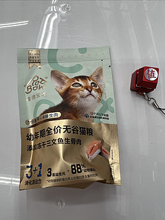 给12个月以下的小猫咪准备的幼年期全价无谷猫粮