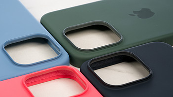 备件库寻”宝“  篇二：运气貌似还行的8成新 - Apple iPhone 15 Pro Max 凛蓝色硅胶保护壳