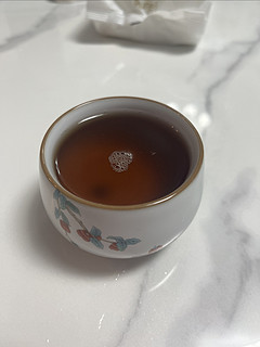 我承认被网图忽悠了以为是个正常茶杯，没想到这么小？连小馒头都嫌弃😒