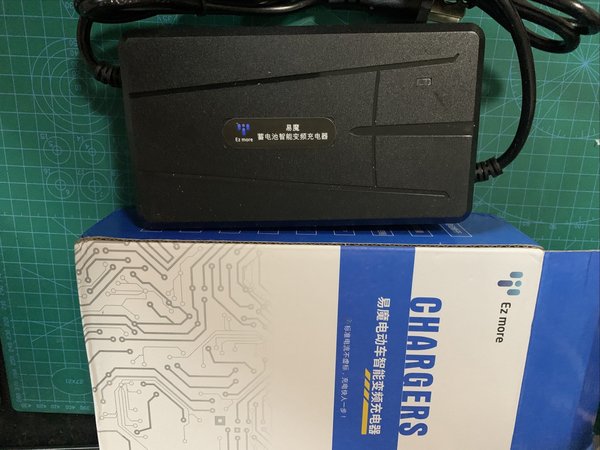 站内推的48v12a铅酸充电器，晒单还送电动车挡风被！