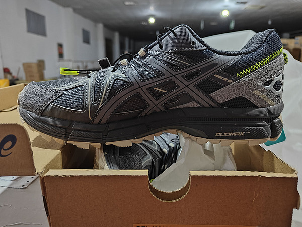 ASICS    GEL-KAHANA 8