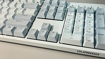 情人节礼物首选：DURGOD杜伽高颜值键盘，为TA带来极致体验