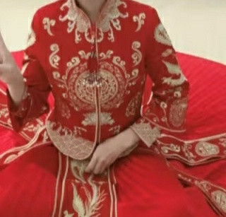 传统与现代的碰撞！红色中式婚纱如何成为时尚新宠？