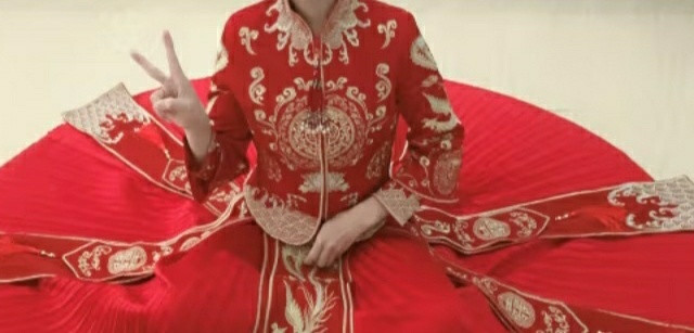 传统与现代的碰撞！红色中式婚纱如何成为时尚新宠？