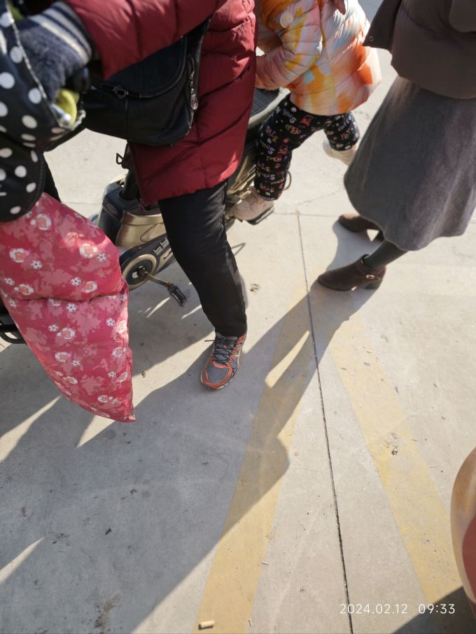 亚瑟士跑鞋