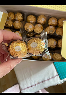 费列罗（FERRERO）榛果威化糖果巧克力制品 喜糖新年礼物8粒心形装100g金榜推荐