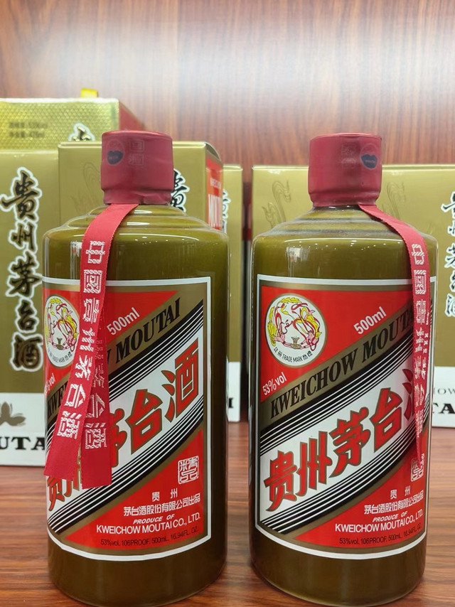 拍两瓶茅台酒精品，目前来说是我买了最多的品种了