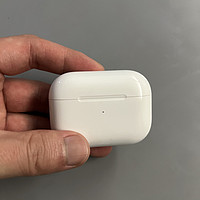 天猫超市买的airpods pro2要不是去苹果直营店鉴定过，就苹果耳机接缝这做工我都怀疑买到假货了！