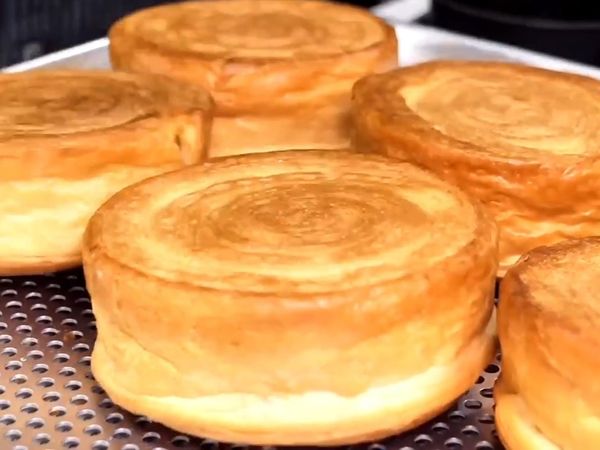 【直播切片】线下巴斯克蛋糕的合理价钱 奶油蛋糕里给什么水果 手撕面包 baba