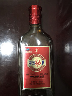 一杯劲酒迎新春