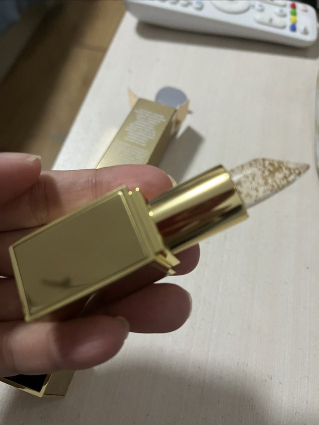 买不起大牌包包，只能买个 TF 口红