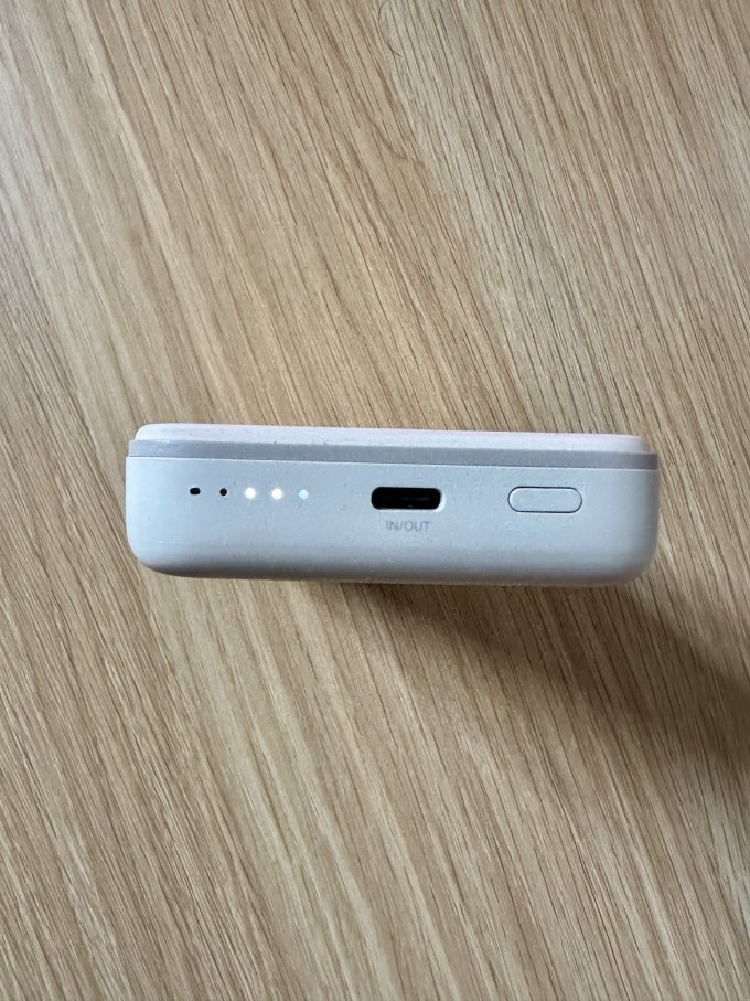 绿联移动电源