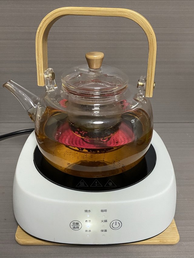 一杯清茶，一段时光，享受茶香的宁静与惬意。