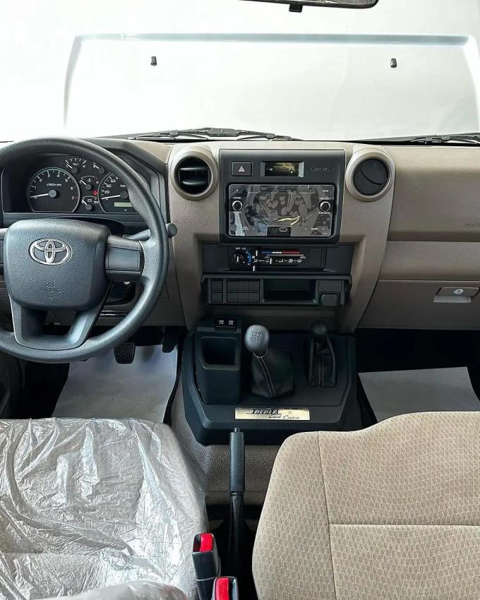 新款丰田兰德酷路泽lc70皮卡版实车亮相