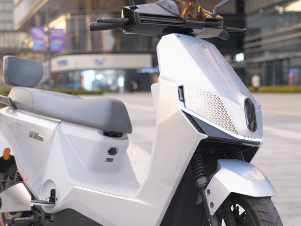 顶配电摩绿源S90，电池首创3年质保，入手放心骑