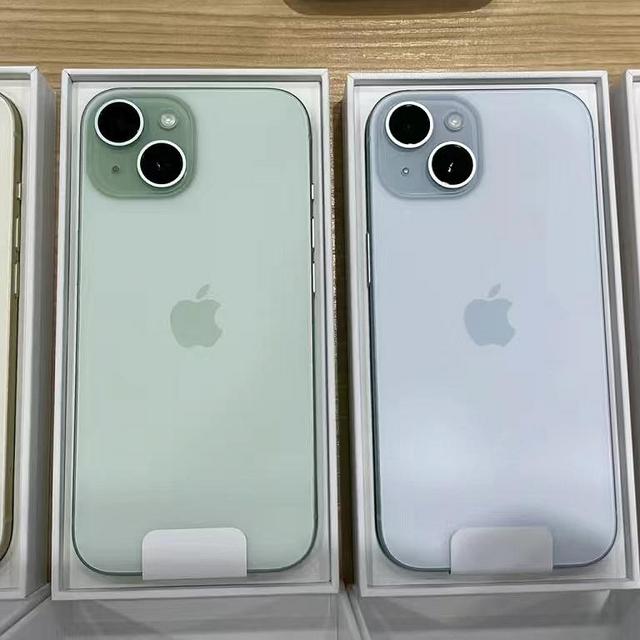 iPhone 15与iPhone 15 Plus：大小屏的差异，哪个更适合入手？