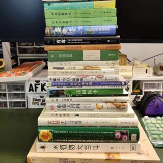 把我砸哭的植物系书单②:自然科普,以及植物系幻想生物设定必看!我又翻出来一本DK园林植物与花卉百科