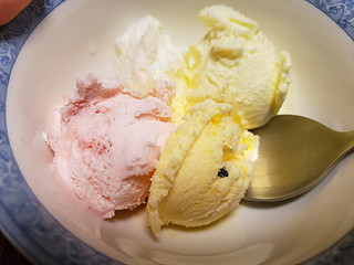 玛琪摩尔，酸奶冰激凌，味道比较纯