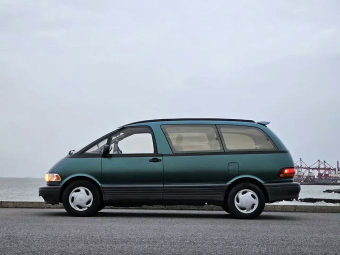 1995款丰田大霸王因造型过于超前又叫丰田子弹头