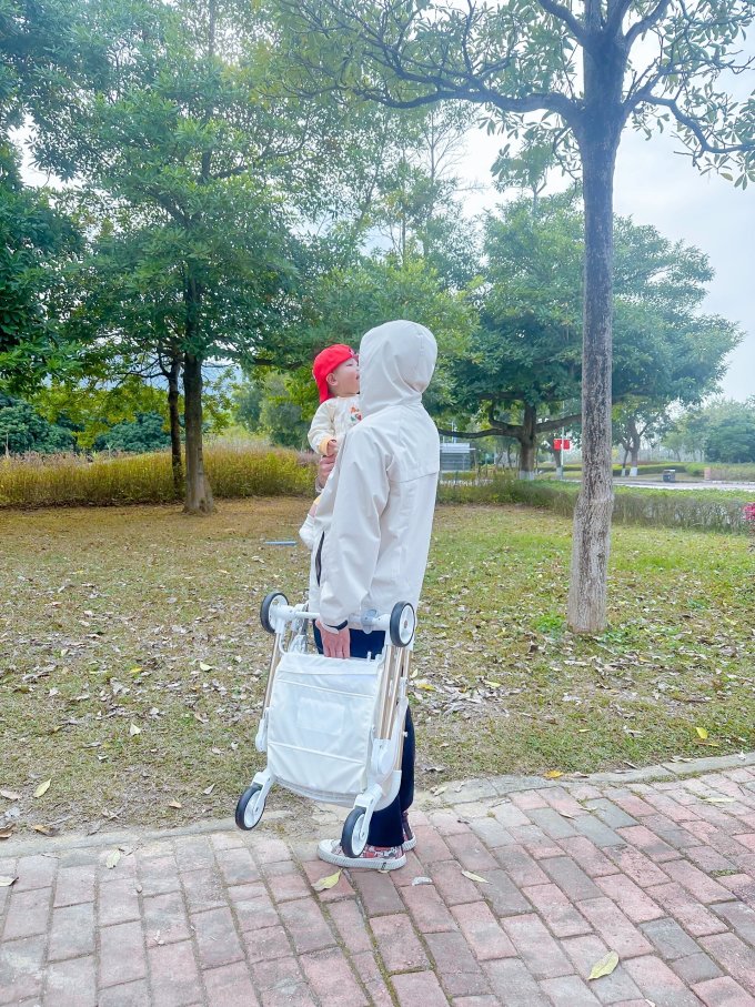 婴儿推车