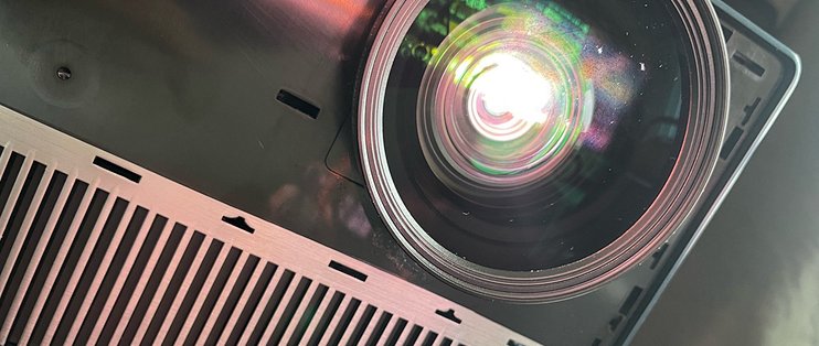 一段时间了,前前后后买过十个镜头,便宜的眼镜片用过,1万多的navitar