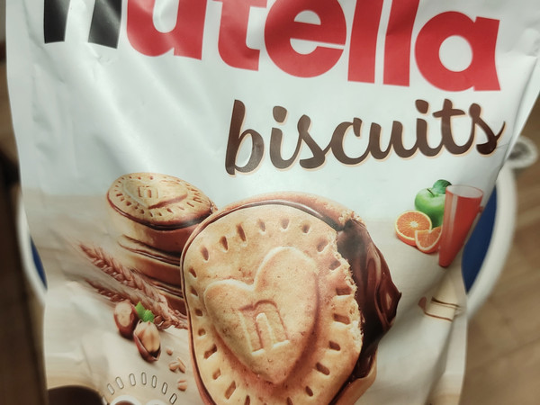 费列罗（FERRERO）能多益榛果酱夹心饼干真8错