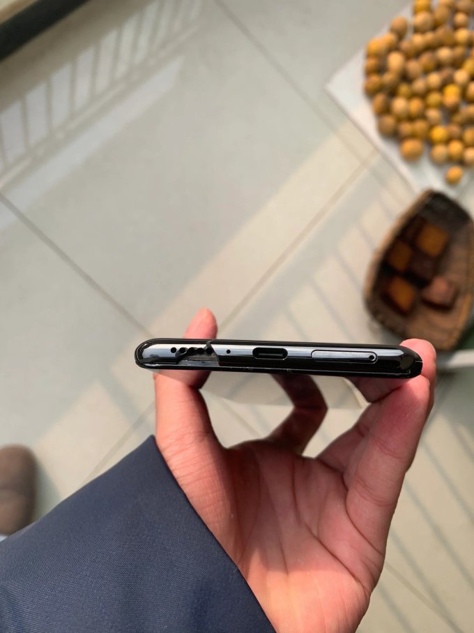 2024-02-27 08:07:07屏下摄像头做到了真正的全面屏,120w有线快充和