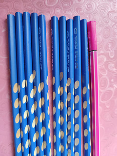 一支水彩笔+10支洞洞铅笔