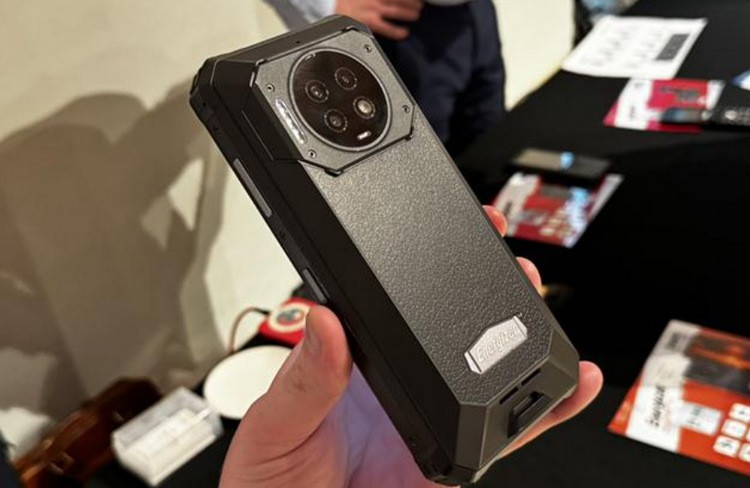 MWC 2024丨板砖！劲量展出 Hard Case P28K 手机，配超大电池